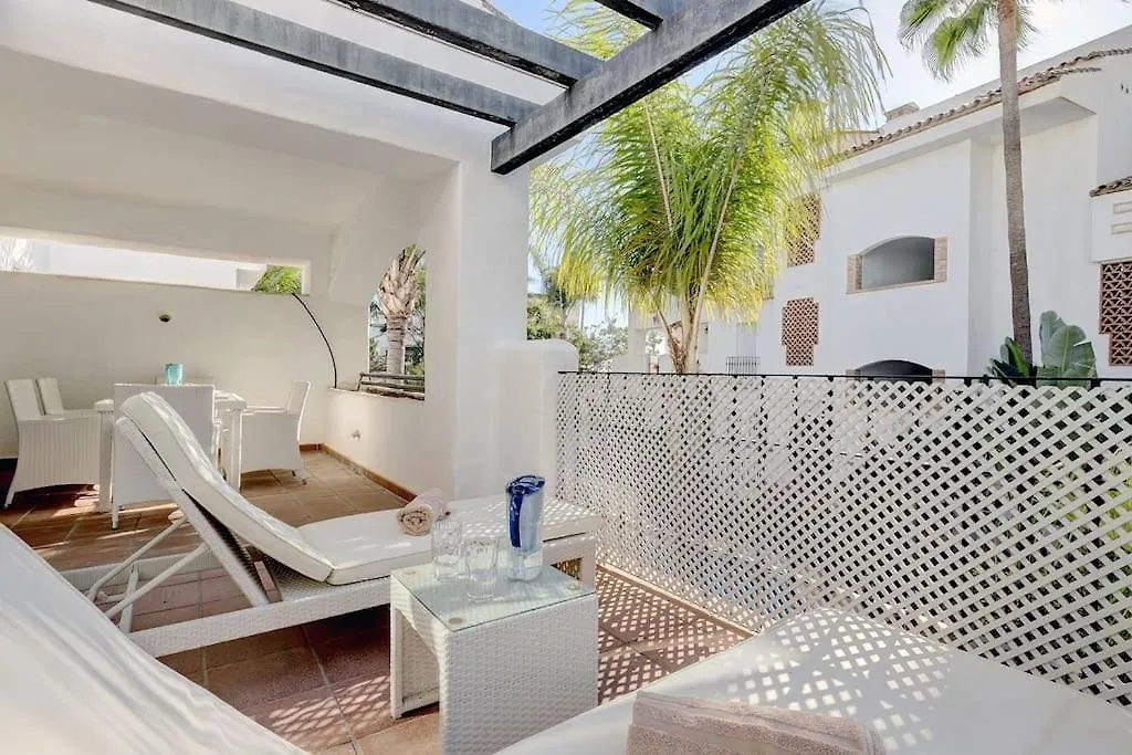 Modern 2-Bedroom Flat Next To The Sea Marbellac