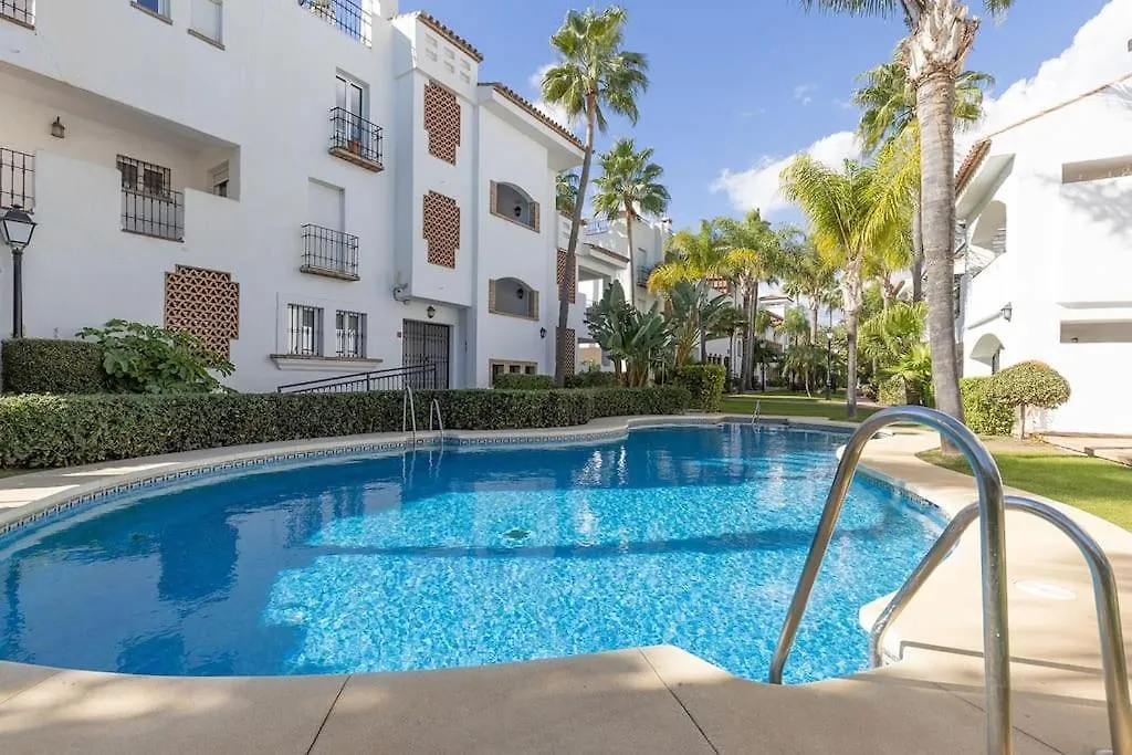 Modern 2-Bedroom Flat Next To The Sea Marbellac