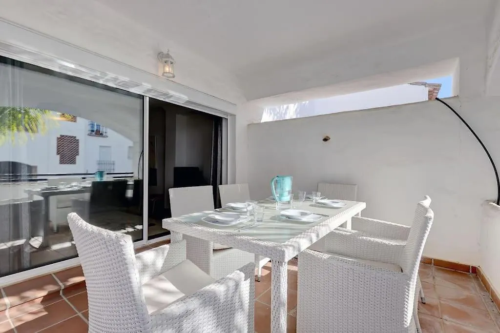 Modern 2-Bedroom Flat Next To The Sea Marbellac
