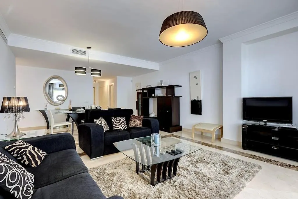 Modern 2-Bedroom Flat Next To The Sea 마르베야 스페인
