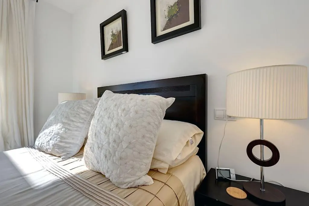 Modern 2-Bedroom Flat Next To The Sea Marbellac Appartement