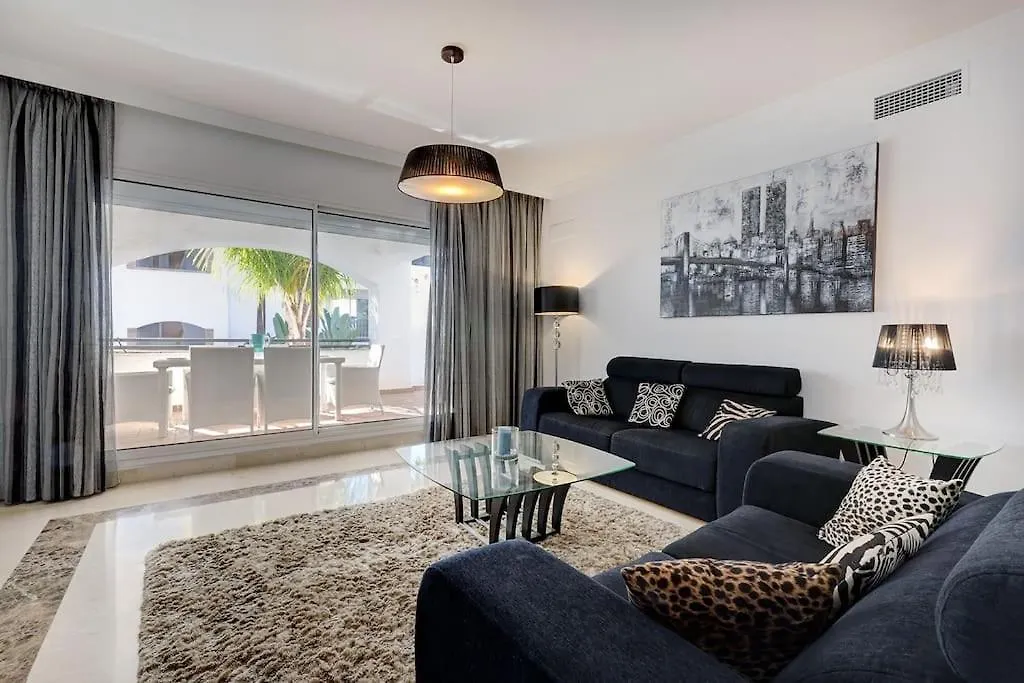 Modern 2-Bedroom Flat Next To The Sea Marbellac