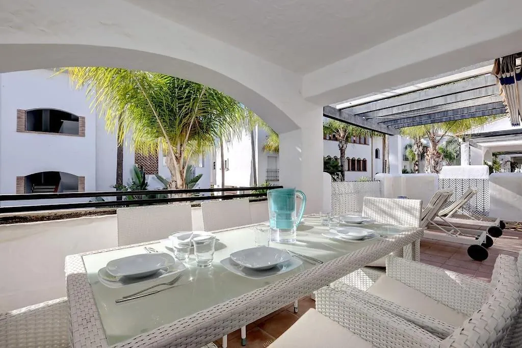 Modern 2-Bedroom Flat Next To The Sea Marbellac Appartement