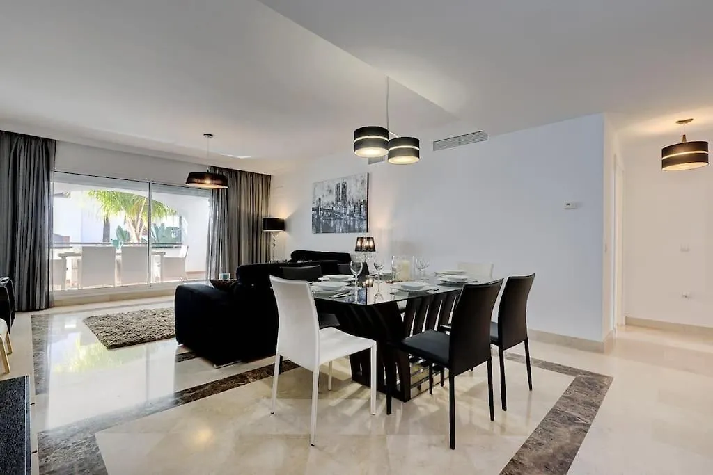 Modern 2-Bedroom Flat Next To The Sea Marbellac Appartement