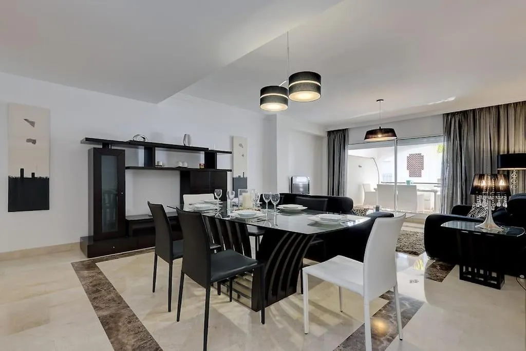 Modern 2-Bedroom Flat Next To The Sea Marbellac
